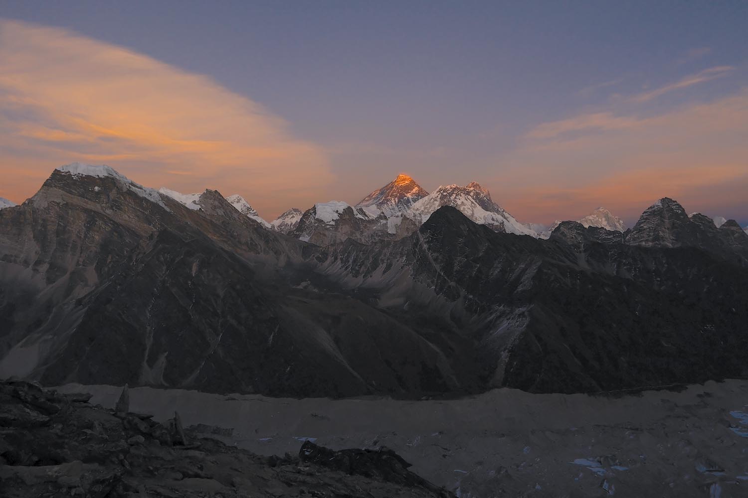 The last light of the day highlighting Mt Everest, Nuptse and Lhotse 20km away, captured from the Gokyo Ri..jpg